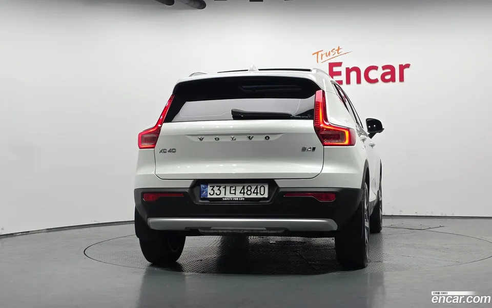 Volvo XC40 B4 2024 — thumbnail 4