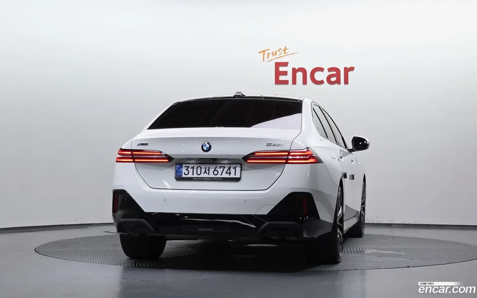 BMW 5 Series 530i xDrive M 2025 — thumbnail 4