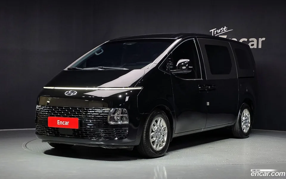 Hyundai Staria 3 2022 — photo 1, buy with delivery to Moscow