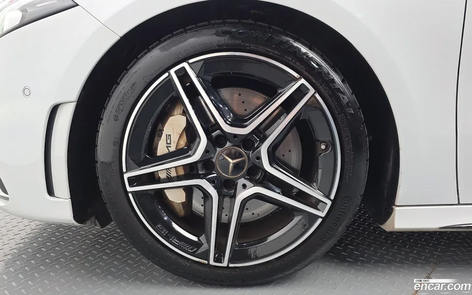 Mercedes-Benz A-Class AMG A35 4MATIC 2022 — thumbnail 5