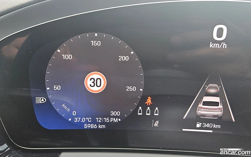 Porsche Macan Electric 4 2025 — thumbnail 2