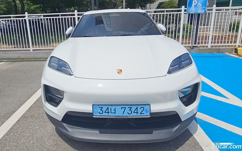 Porsche Macan Electric 4 2025 — photo 1, buy with delivery to Moscow