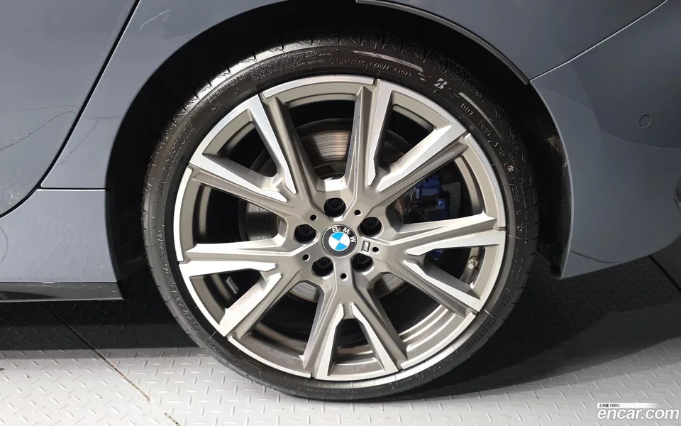 BMW 1 Series M135i xDrive 2023 — thumbnail 5