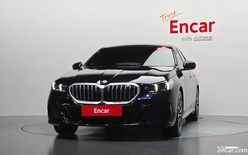 BMW 5 Series 520i M 2024 — thumbnail 3