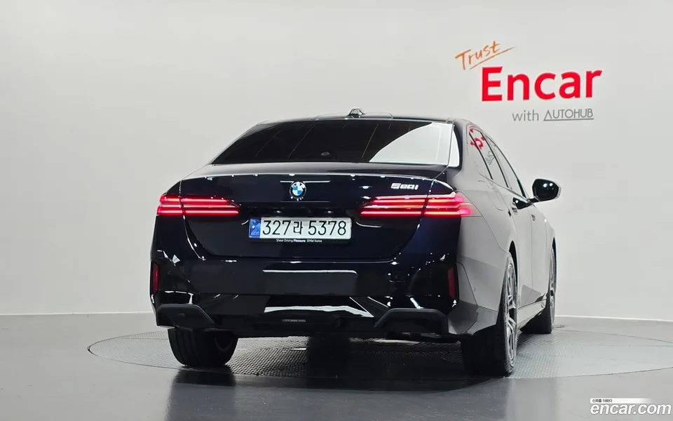 BMW 5 Series 520i M 2024 — thumbnail 4
