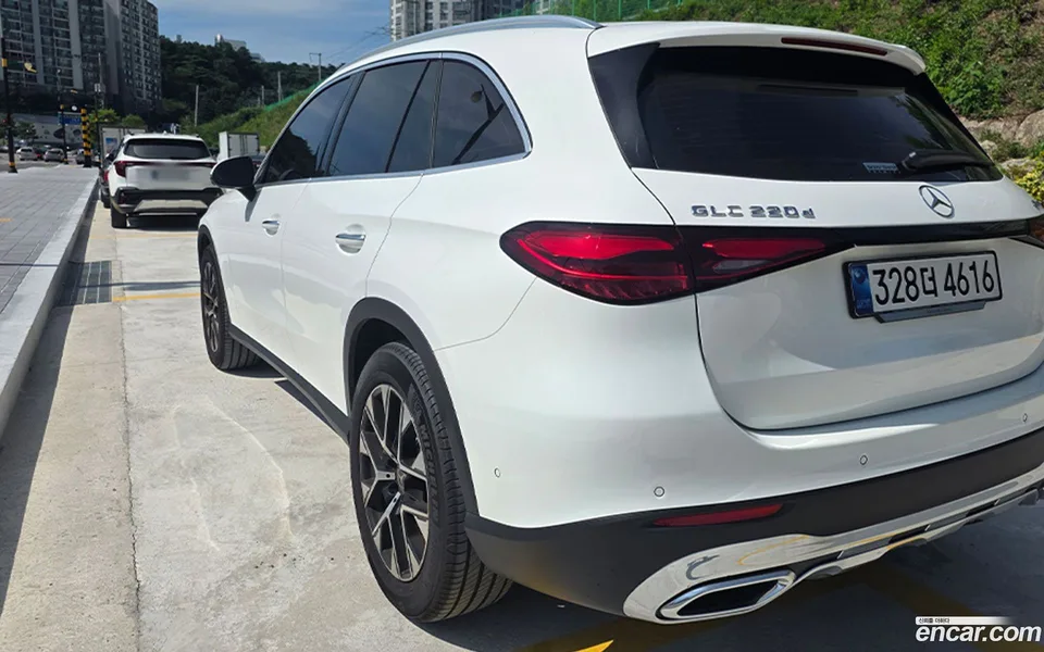 Mercedes-Benz GLC-Class GLC220 d 4MATIC 2026 — thumbnail 2