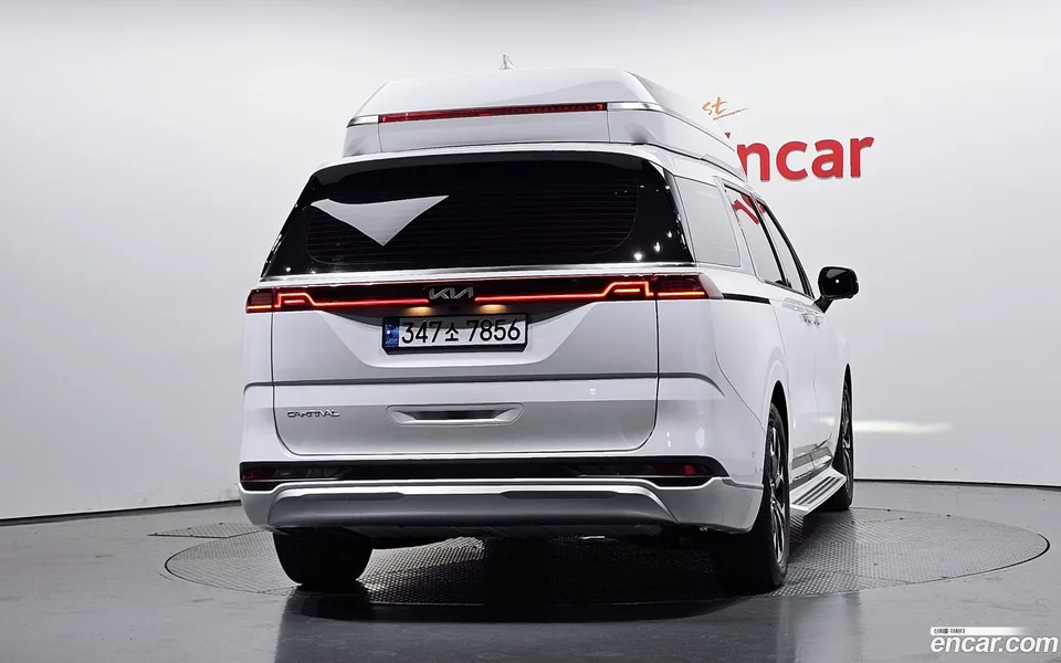 Kia Carnival 7 2023 — thumbnail 4