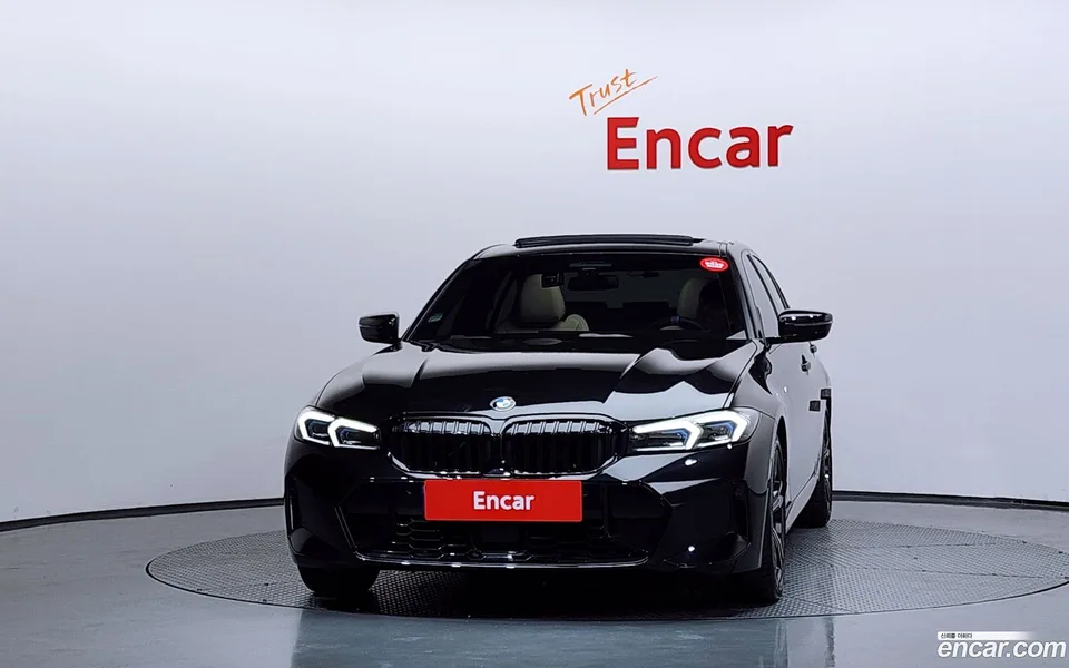 BMW 3 Series 320i M 2023 — thumbnail 3