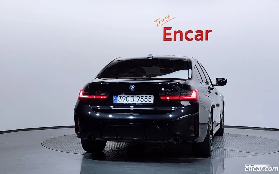 BMW 3 Series 320i M 2023 — thumbnail 4