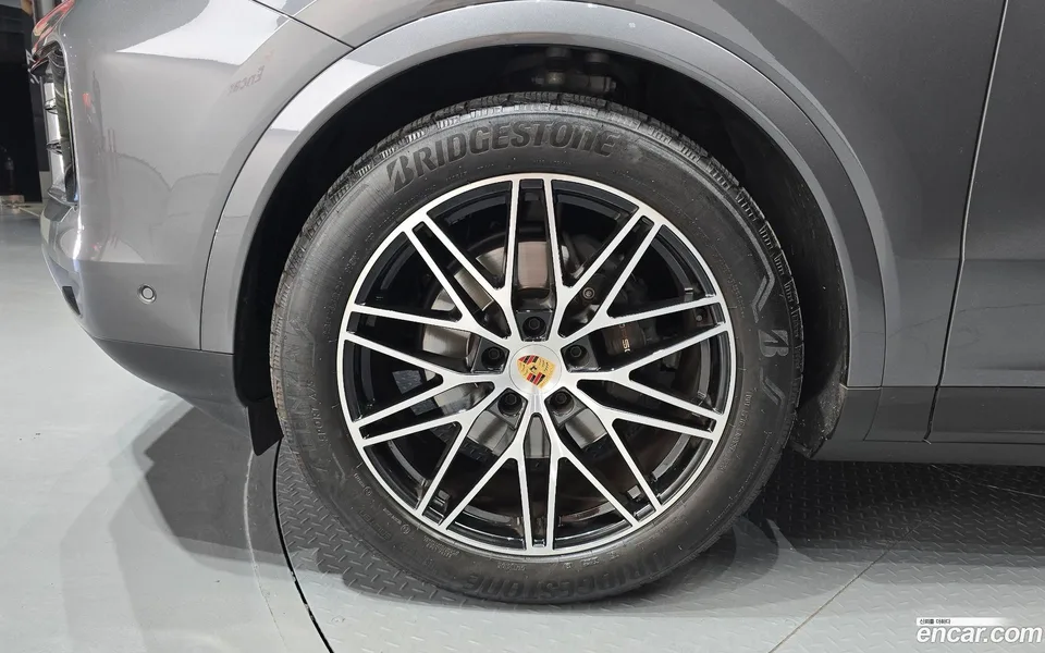 Porsche Cayenne 3.0 2024 — thumbnail 2