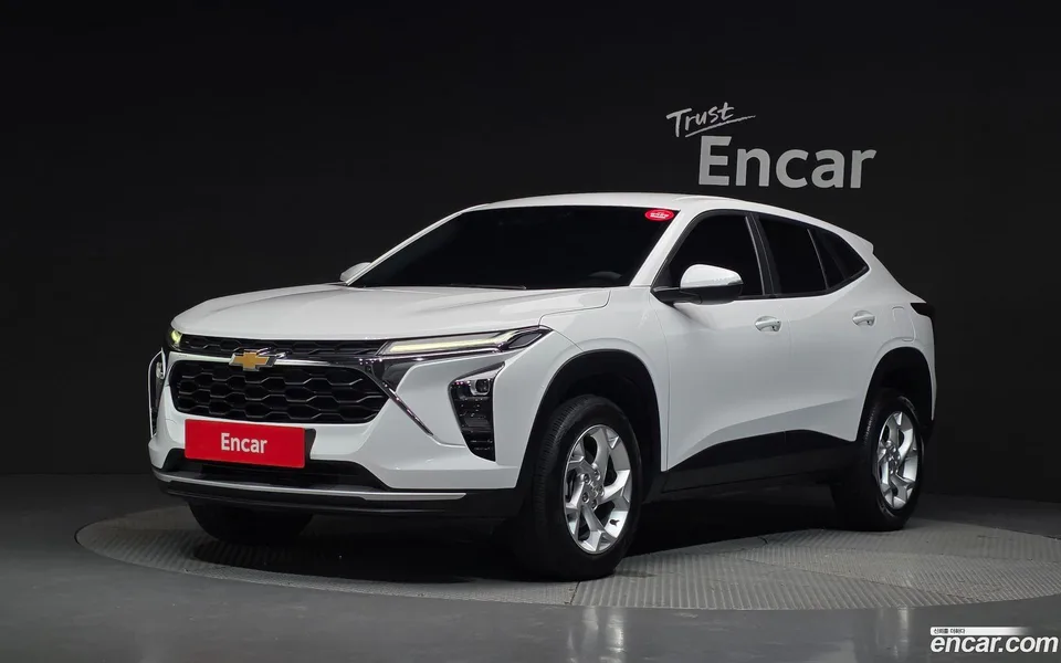 Chevrolet Trax Crossover 1.2 LT 2023 — photo 1, buy with delivery to Moscow