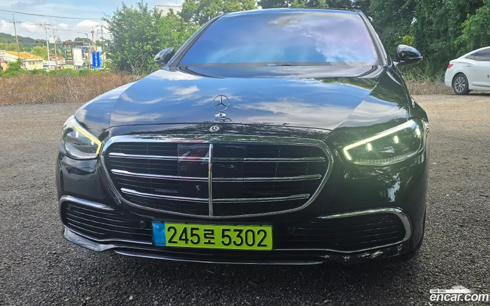 Mercedes-Benz S-Class 2024