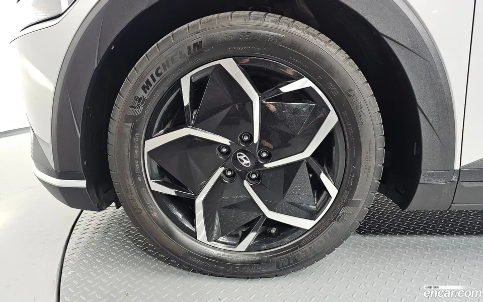 Hyundai Ioniq 5 2023 — thumbnail 2