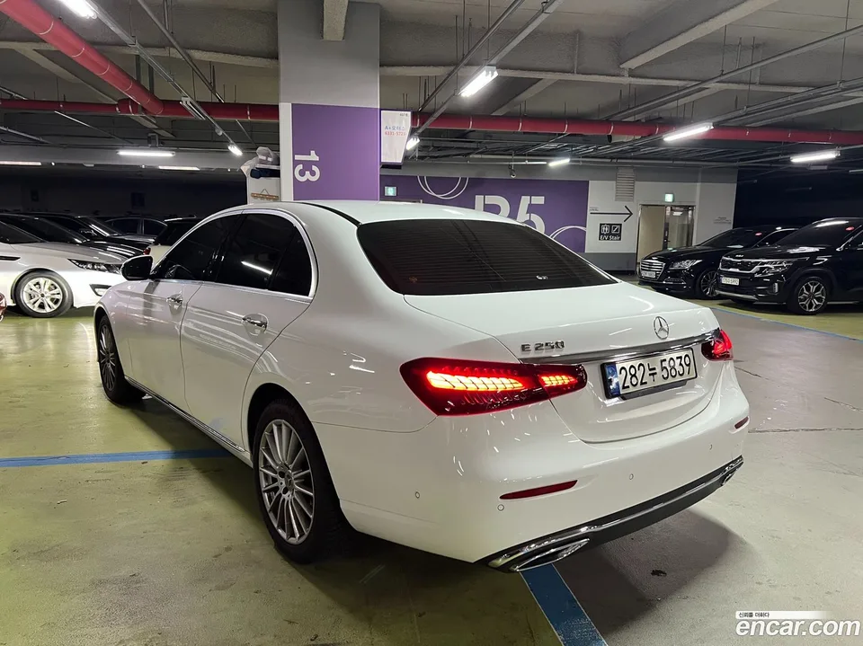 Mercedes-Benz E-Class E250 2022 — thumbnail 3