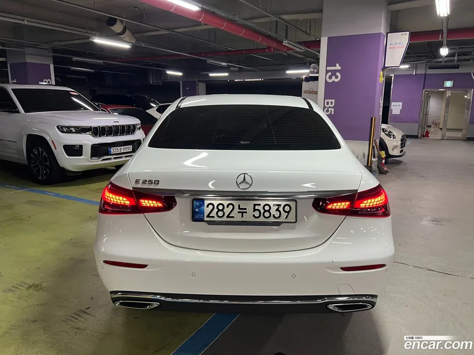 Mercedes-Benz E-Class E250 2022 — thumbnail 4
