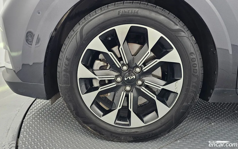 Kia Carnival 7 2022 — thumbnail 5