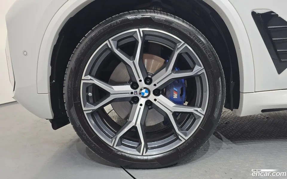 BMW X5 xDrive 40i M 2023 — thumbnail 2