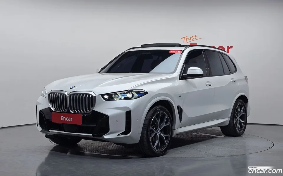 BMW X5 xDrive 40i M 2023 — photo 1, buy with delivery to Moscow