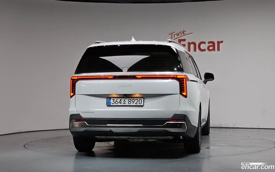 Kia Carnival 9 2023 — thumbnail 4