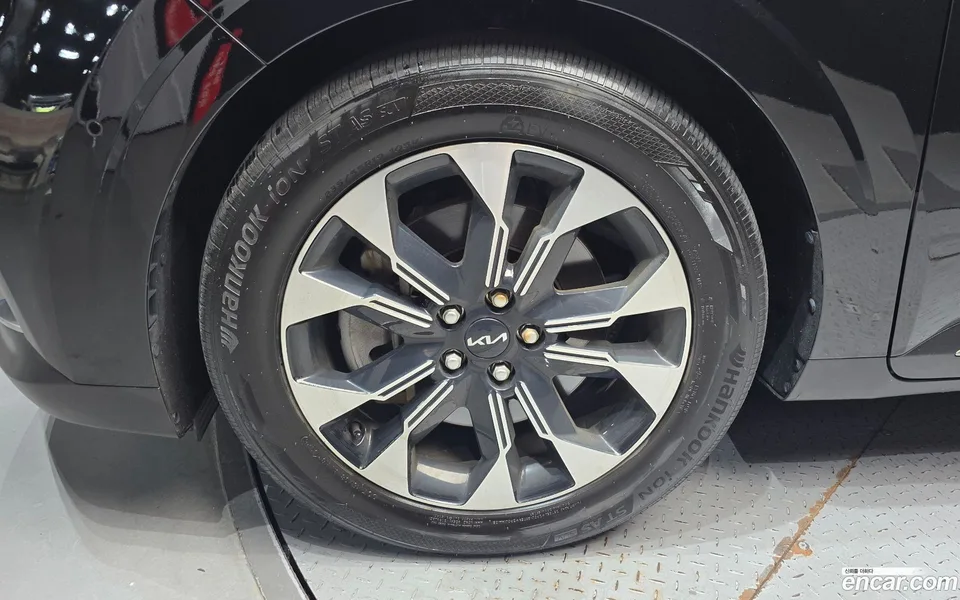 Kia Carnival 7 2023 — thumbnail 2
