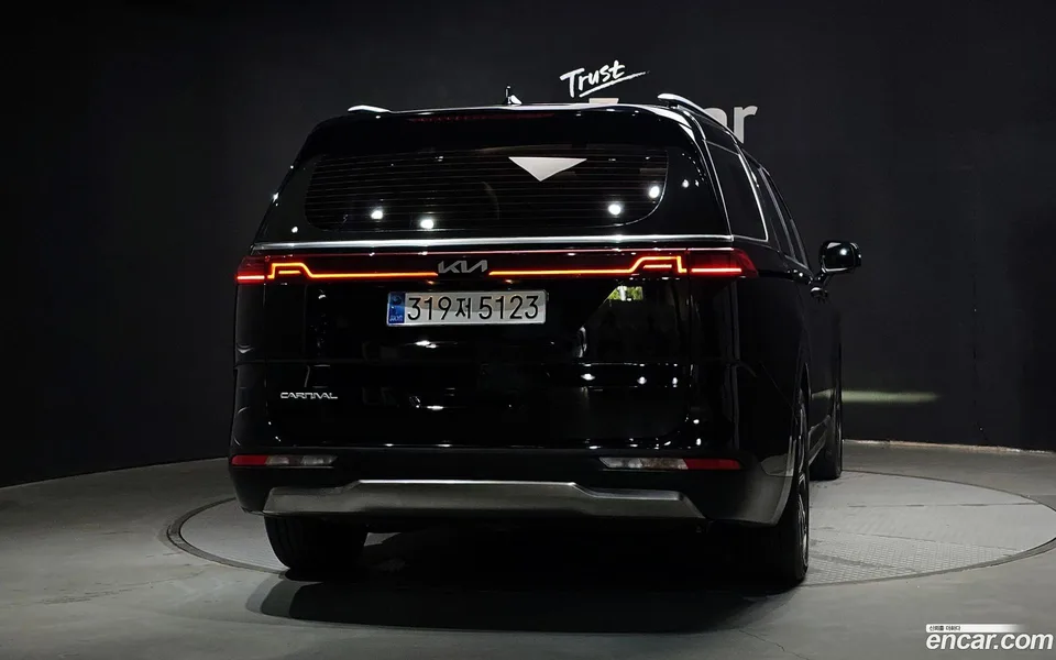 Kia Carnival 7 2023 — thumbnail 4