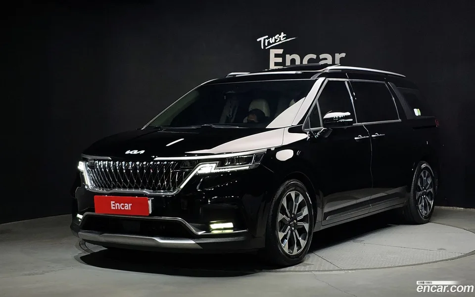 Kia Carnival 7 2023 — photo 1, buy with delivery to Moscow