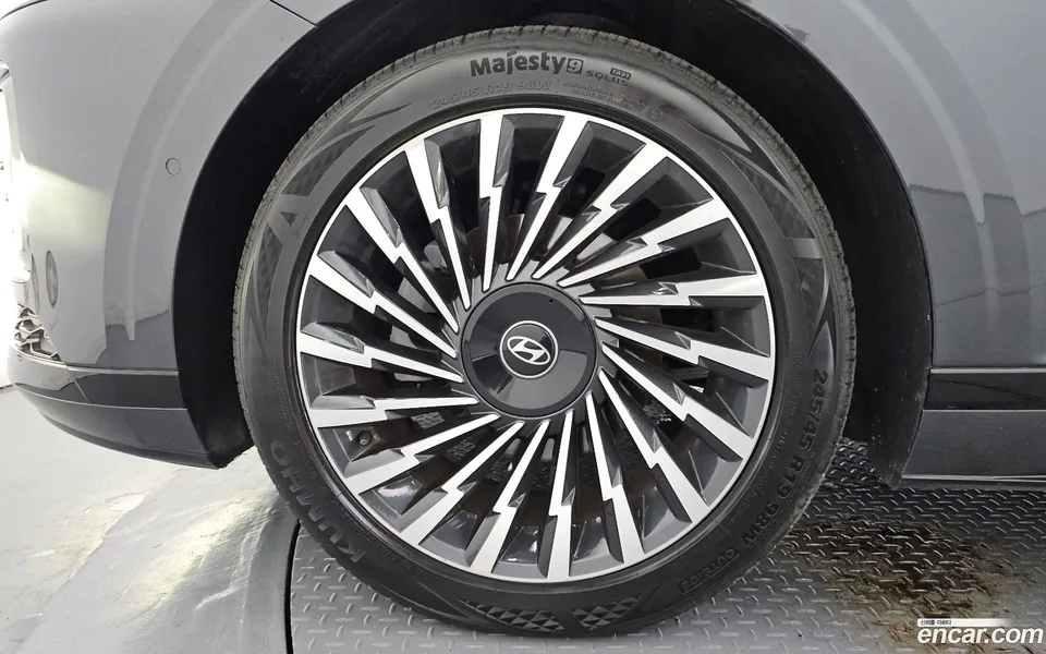 Hyundai Grandeur Hybrid 2023 — thumbnail 2