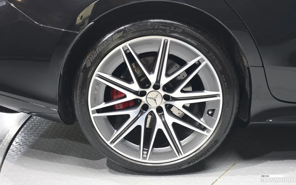 Mercedes-Benz AMG GT 4 43 4MATIC+ 2023 — thumbnail 5