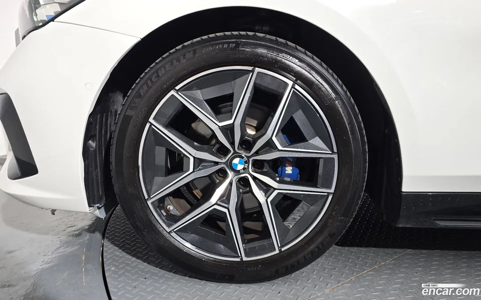 BMW 5 Series 523d M 2024 — thumbnail 2