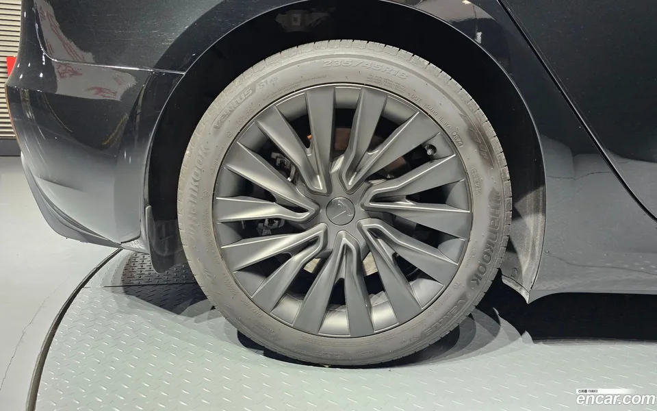 Tesla Model 3 RWD 2025 — thumbnail 5