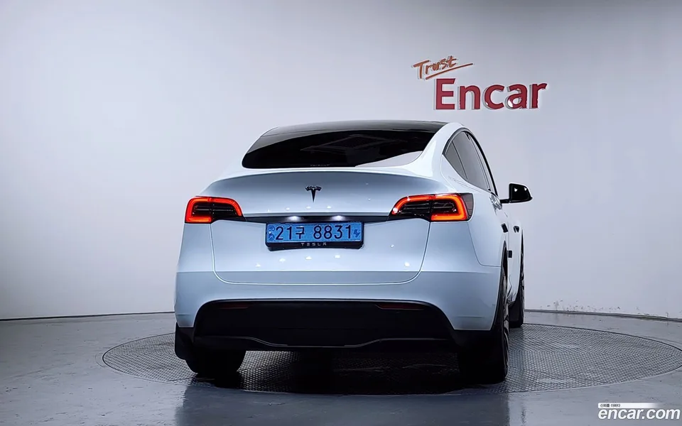 Tesla Model Y RWD 2024 — thumbnail 4