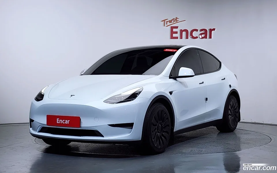 Tesla Model Y RWD 2024 — photo 1, buy with delivery to Moscow