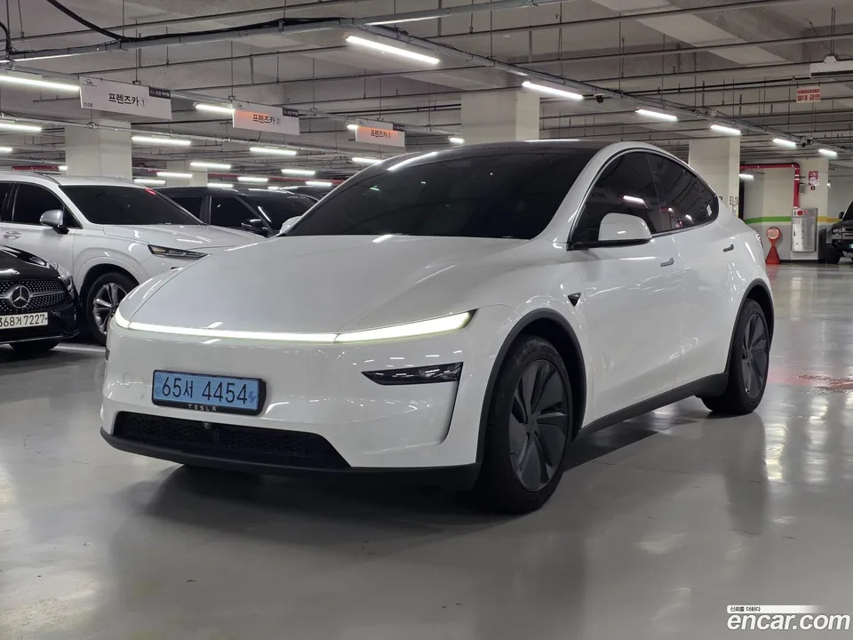 Tesla Model Y RWD 2026 — photo 1, buy with delivery to Moscow