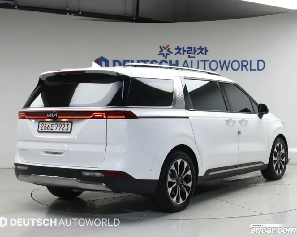 Kia Carnival 9 2022 — thumbnail 2
