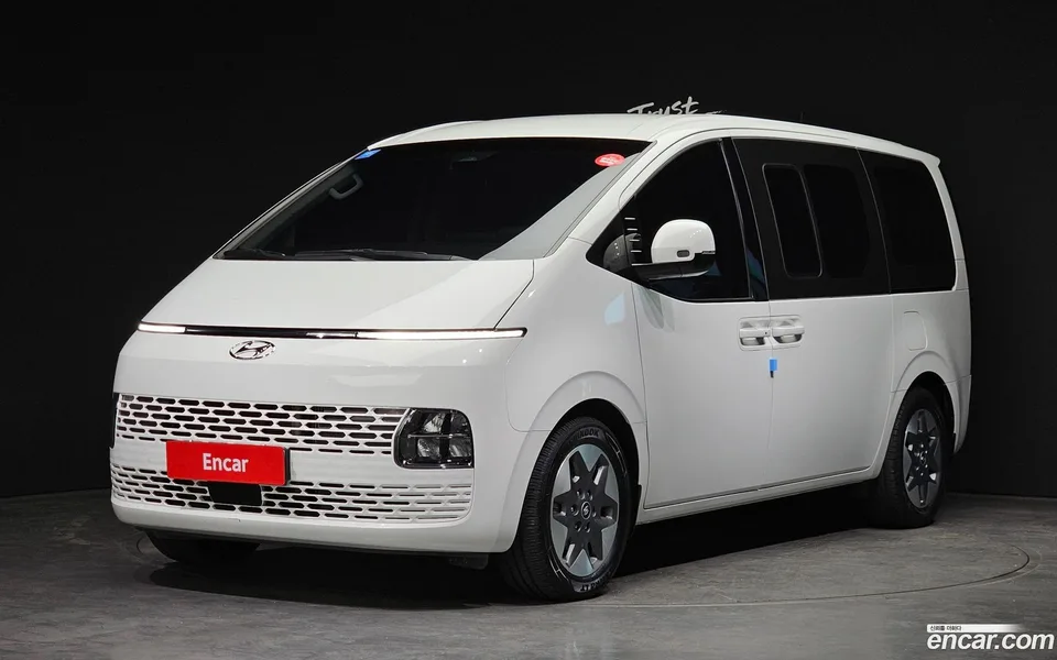 Hyundai Staria 4WD 11 2022 — фото 1, купить с доставкой в Москву