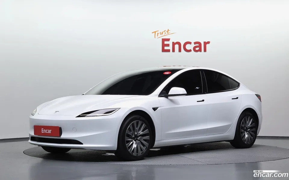 Tesla Model 3 RWD 2024 — photo 1, buy with delivery to Moscow