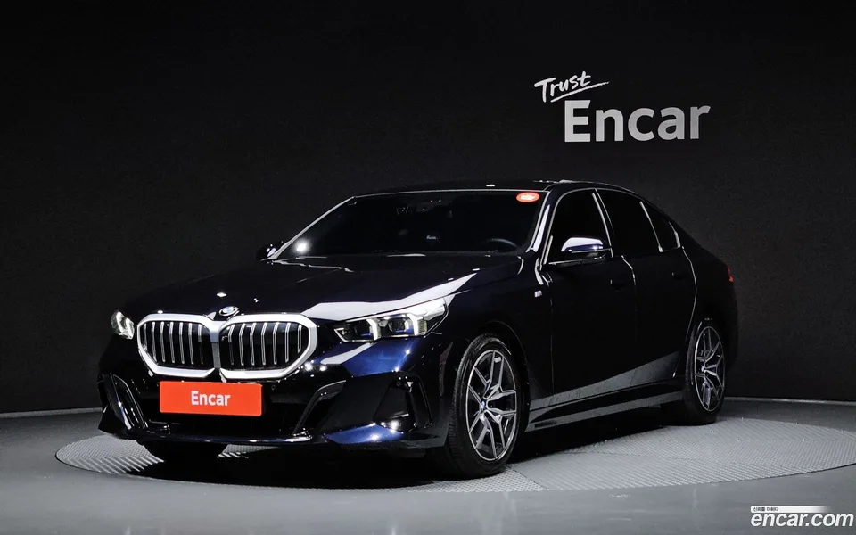 BMW 5 Series 520i M 2023 — photo 1, buy with delivery to Moscow