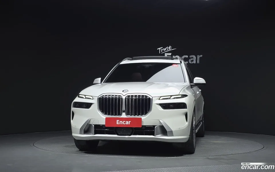 BMW X7 xDrive 40i 7 2025 — thumbnail 3