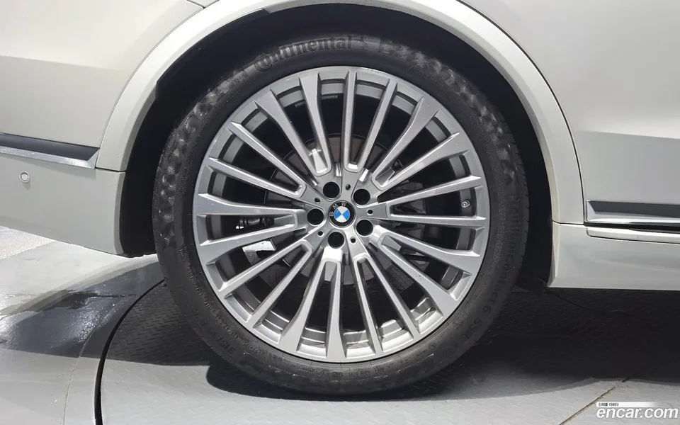 BMW X7 xDrive 40i 7 2025 — thumbnail 5