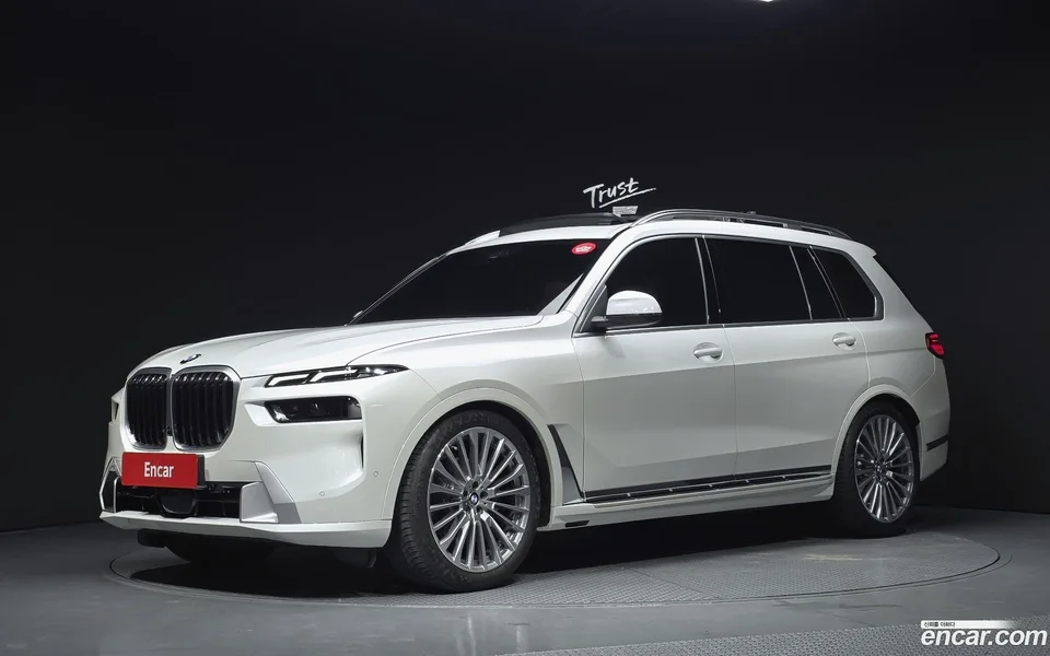 BMW X7 xDrive 40i 7 2025 — photo 1, buy with delivery to Moscow