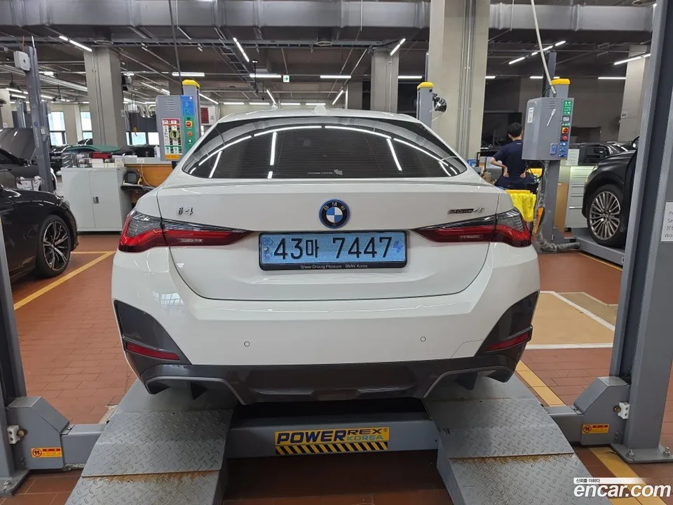 BMW i4 eDrive40 M 2023 — thumbnail 2