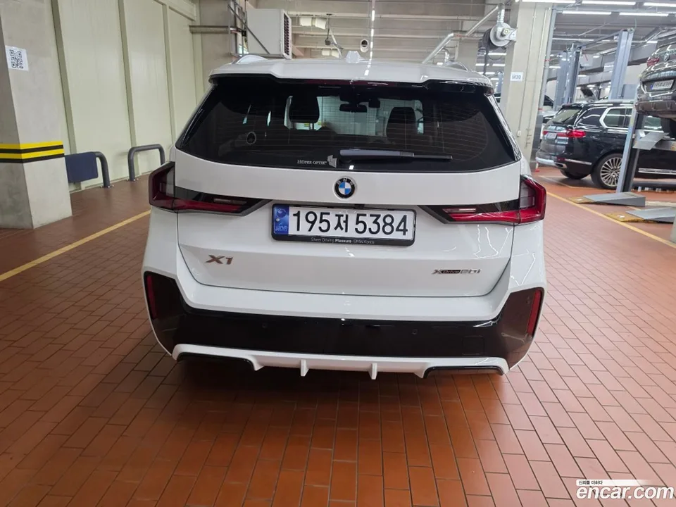 BMW X1 xDrive 20i M 2024 — thumbnail 2