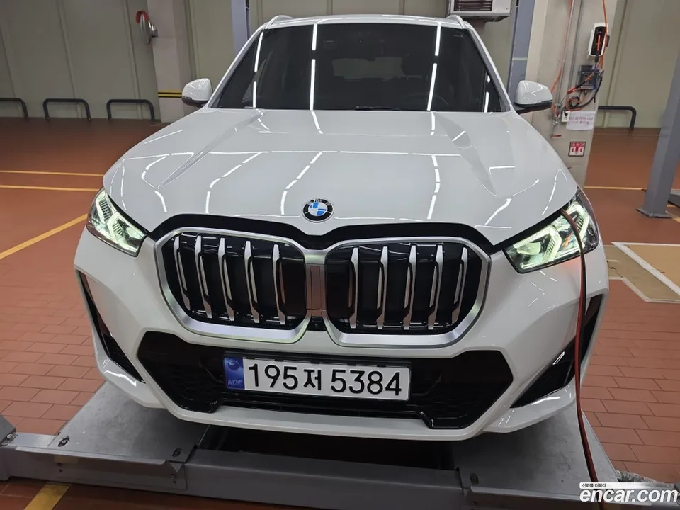 BMW X1 xDrive 20i M 2024 — thumbnail 3