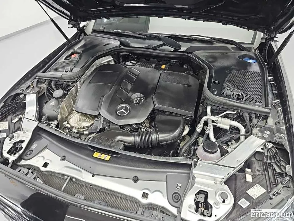 Mercedes-Benz E-Class E220d 4MATIC 2023 — thumbnail 5