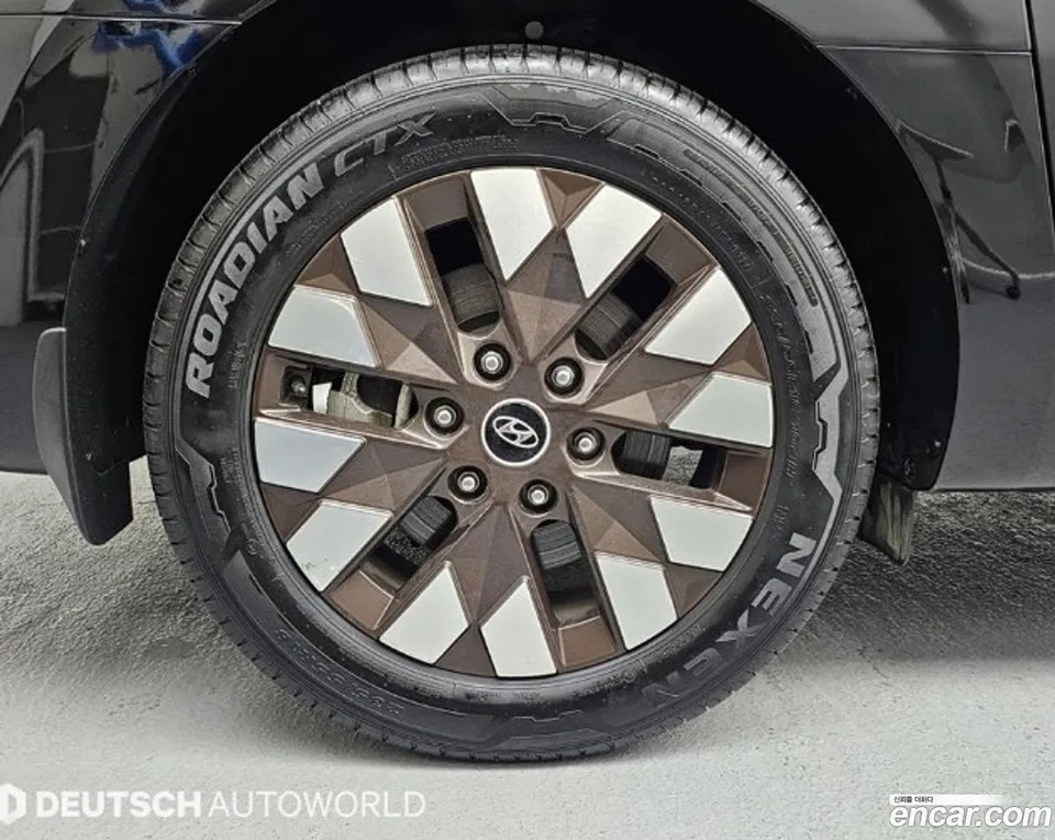 Hyundai Staria 4WD 7 2023 — thumbnail 5