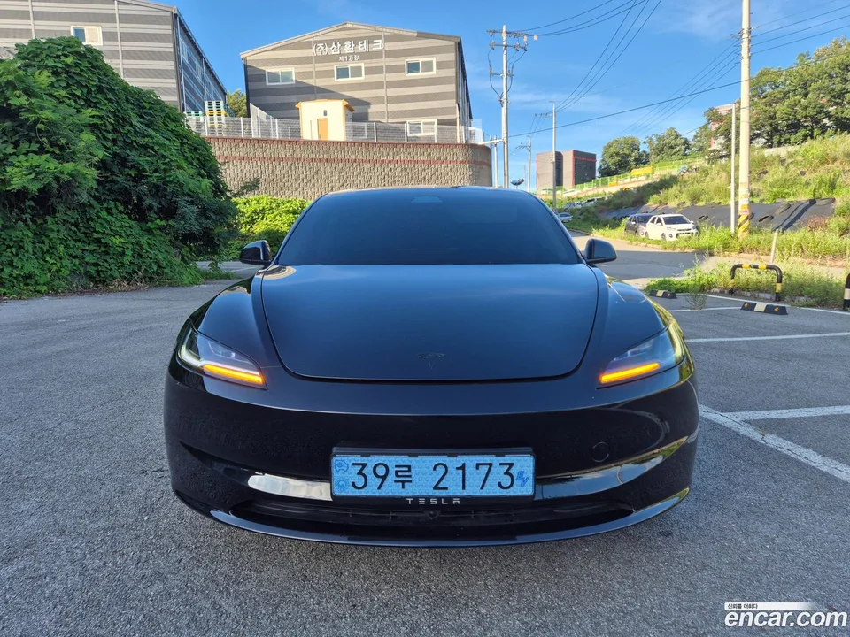 Tesla Model 3 RWD 2025 — thumbnail 3