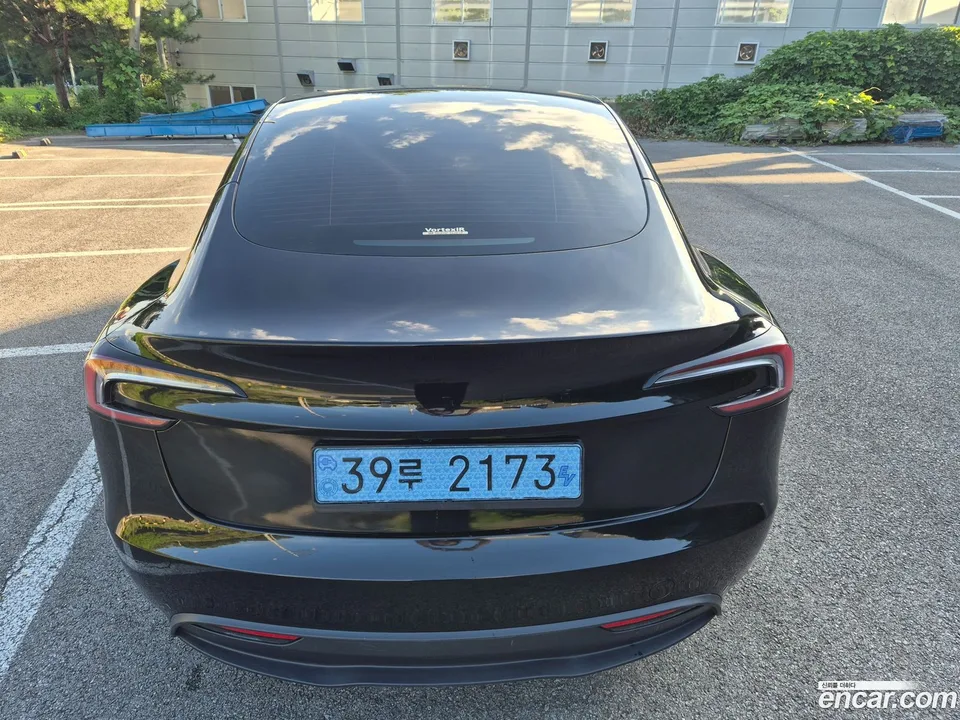 Tesla Model 3 RWD 2025 — thumbnail 4