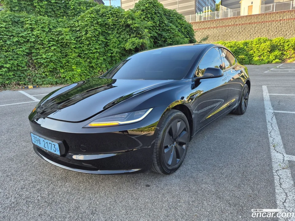 Tesla Model 3 RWD 2025 — photo 1, buy with delivery to Moscow