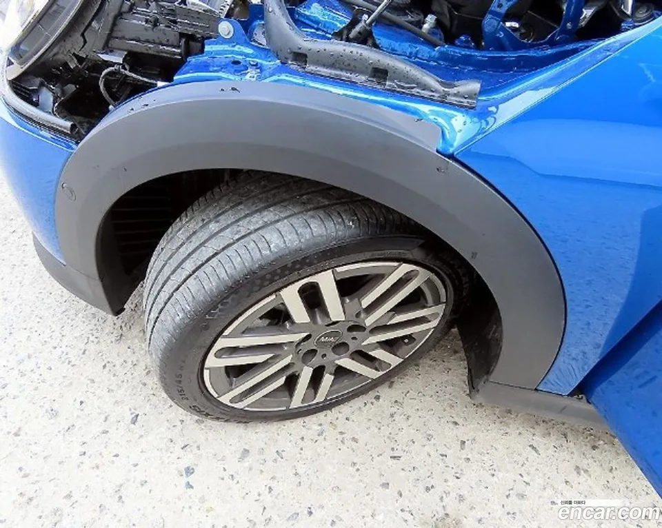 MINI Cooper C 2025 — thumbnail 2