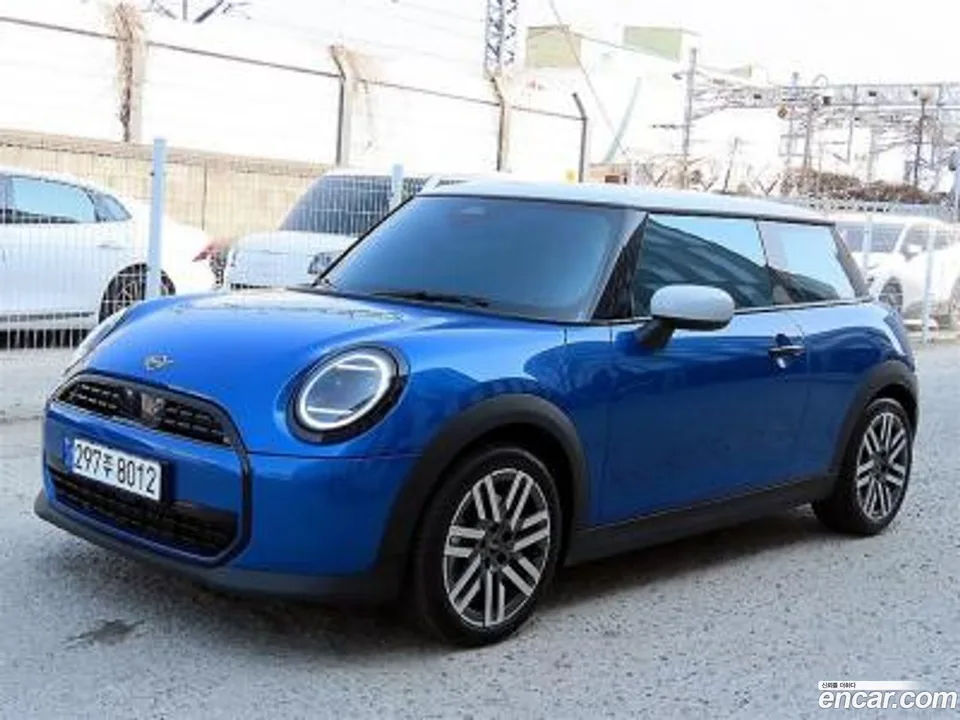 MINI Cooper C 2025 — photo 1, buy with delivery to Moscow